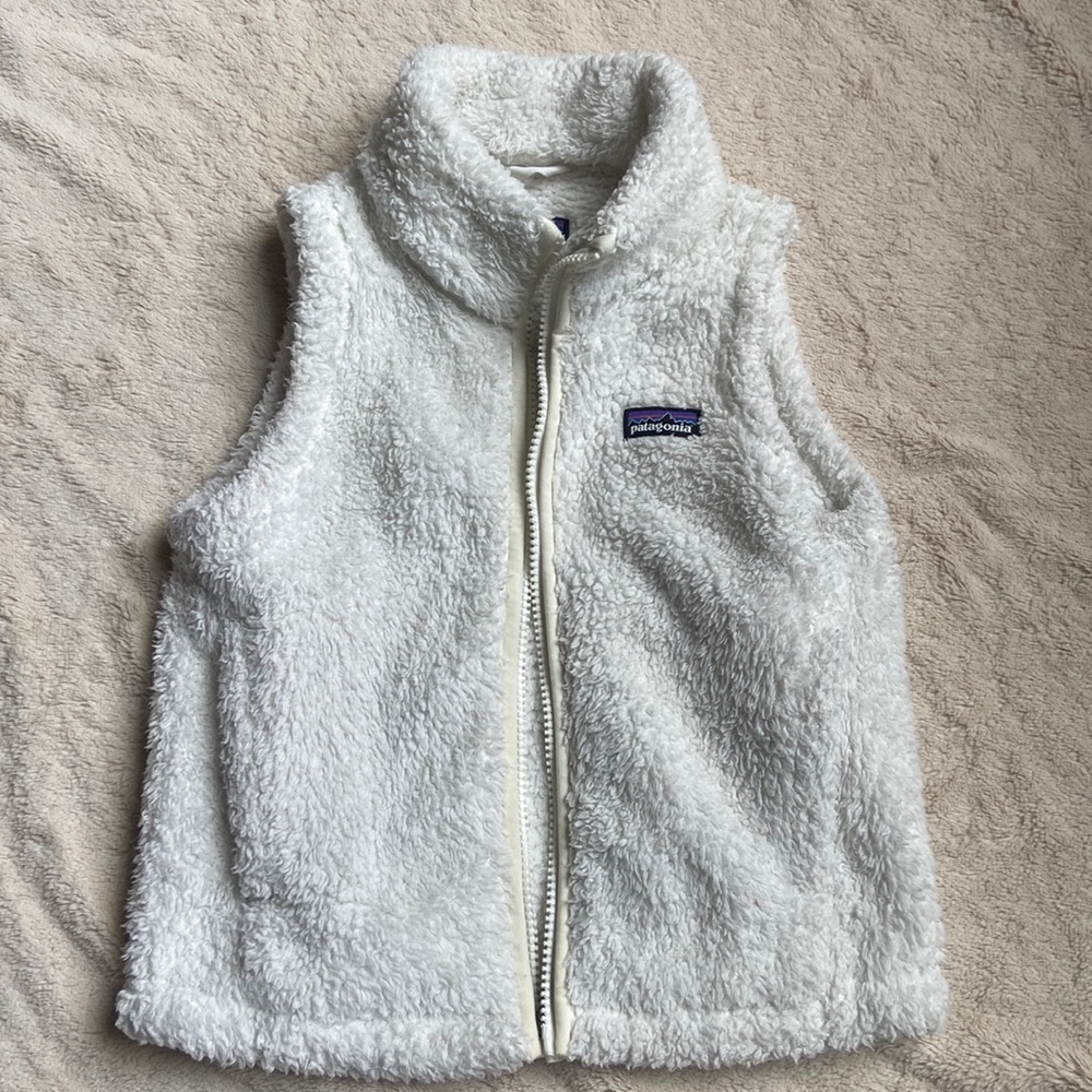 Girls Patagonia size XS 5-6 white fuzzy vest